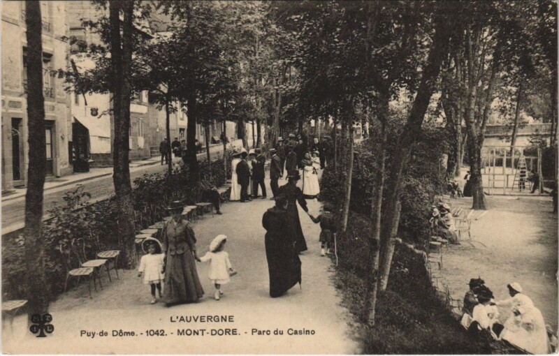 Carte postale ancienne Le Mont Dore Parc du Casino à Mont-Dore