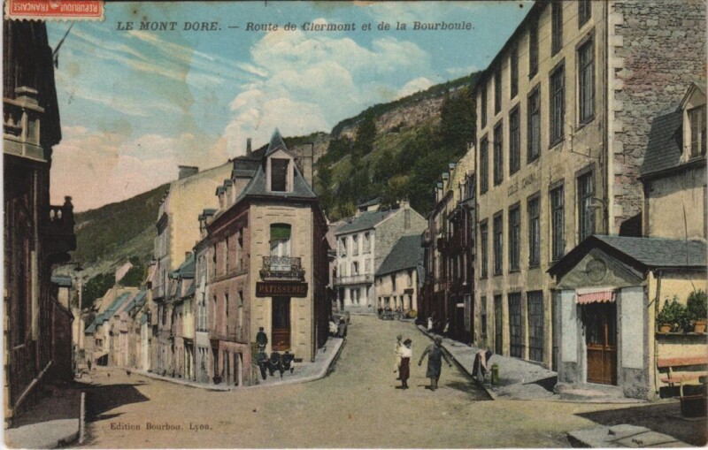 Carte postale ancienne Le Mont Dore Route de Clermont et de la Bourboule à La Bourboule