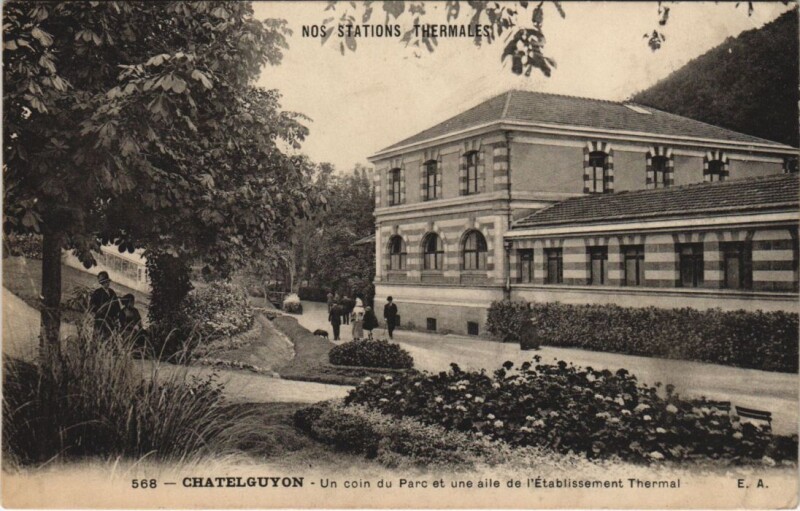 Carte postale ancienne Chatel Guyon un coin du Parc
