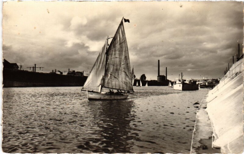 Carte postale ancienne Choisy le Roi A pleine voile France à Choisy-le-Roi