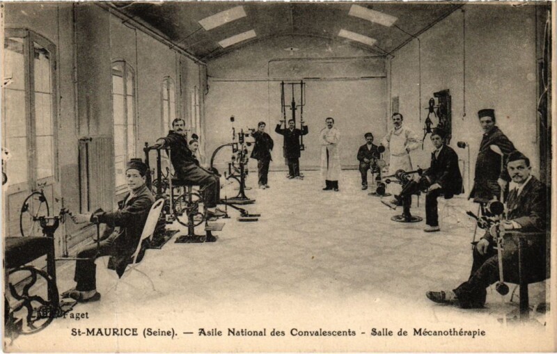 Carte postale ancienne St.Maurice Salle de Mecanotherapie France
