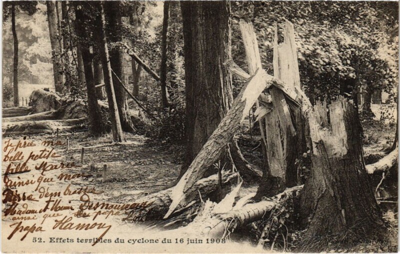 Carte postale ancienne Effets terribles du cyclone du 16 juin 1908 à Paris 12e