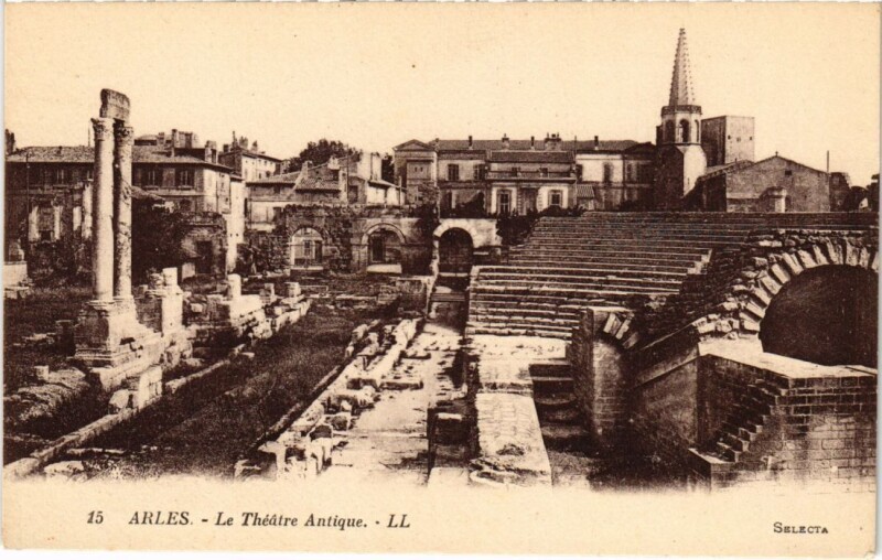 Carte postale ancienne Arles Le Theatre Antique à Arles