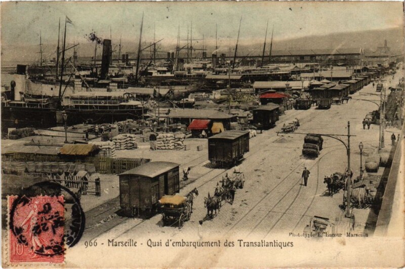 Carte postale ancienne Marseille Quai d'Embarquement des Transatlantiques à Marseille