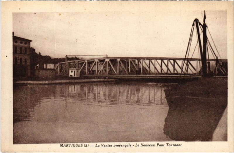 Carte postale ancienne Martigues Le Nouveau Pont Tournant à Martigues