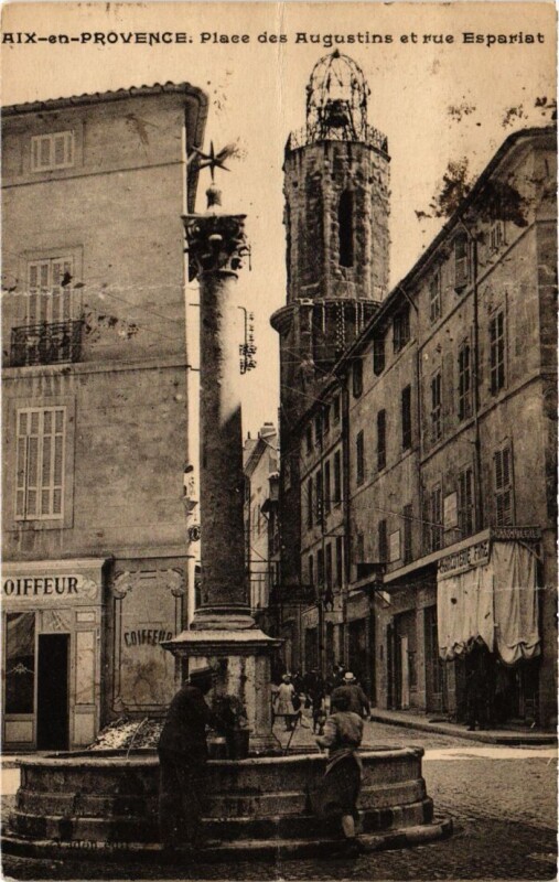 Carte postale ancienne Aix-en-Provence Place des Augustins et Rue Espariat à Aix-en-Provence