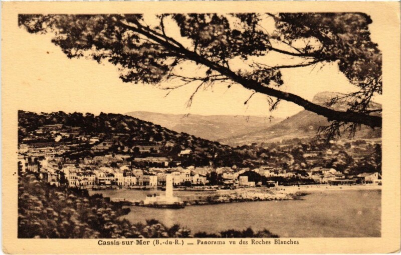 Carte postale ancienne Cassis Panorama vu des Roches Blanches à Cassis