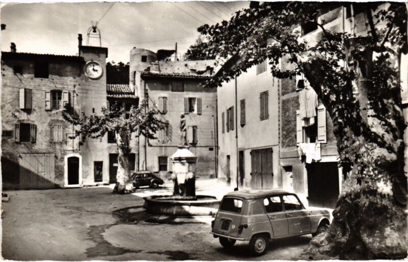 Carte postale ancienne Auriol Place Sainte-Barbe à Auriol