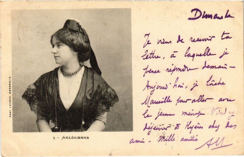 Carte postale ancienne Arles Arlesienne - Femme - Type à Arles