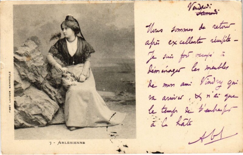 Carte postale ancienne Arles Arlesienne - Femme - Type à Arles