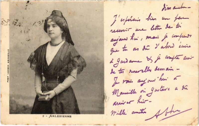 Carte postale ancienne Arles Arlesienne - Femme - Type à Arles