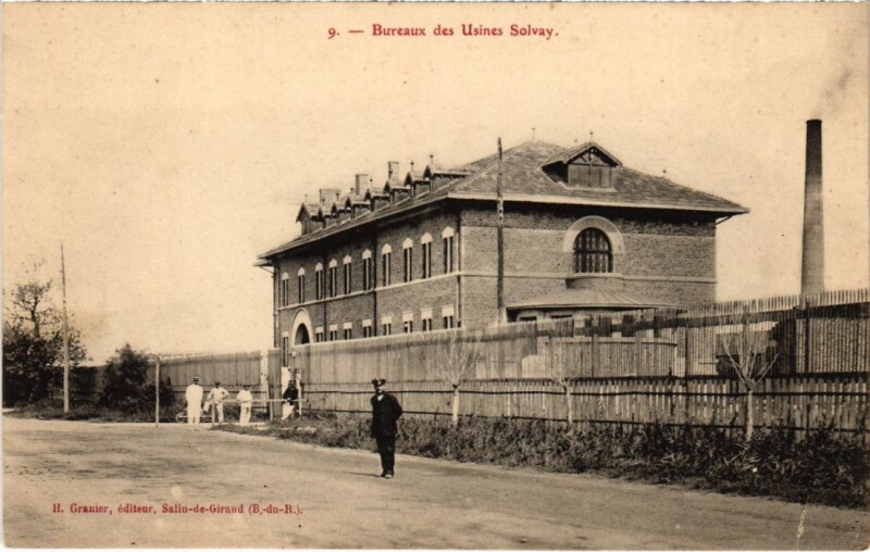 Carte postale ancienne Bureaux des Usines Solvay