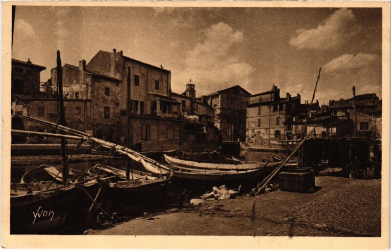 Carte postale ancienne Martigues Town Scene à Martigues