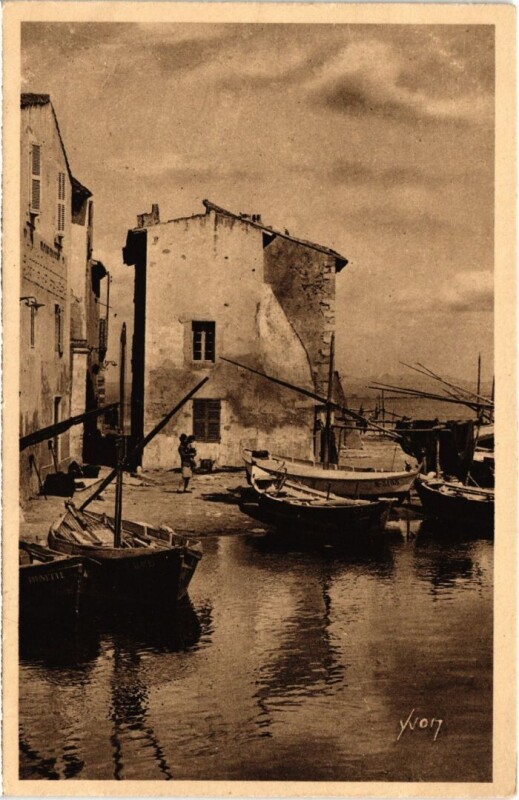 Carte postale ancienne Martigues Town Scene with Boats à Martigues