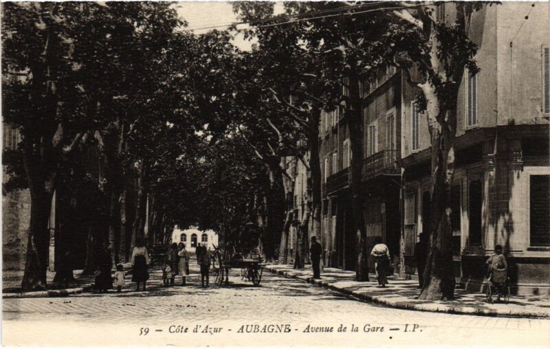 Carte postale ancienne Aubagne Avenue de la Gare à Aubagne