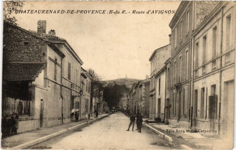 Carte postale ancienne Chateaurenard-de-Provence Route d'Avignon