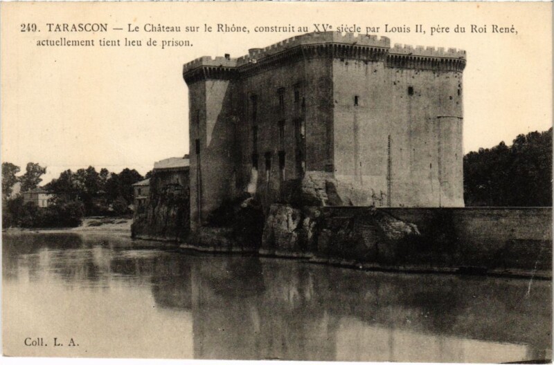 Carte postale ancienne Tarascon Le Chateau sur le Rhone à Tarascon