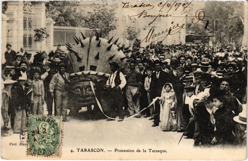 Carte postale ancienne Tarascon Procession de la Tarasque à Tarascon