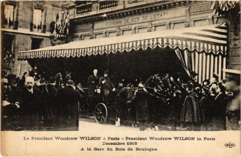 Carte postale ancienne Le Président Woodrow Wilson à Paris - Décembre 1918 - A la Gare du Bois de Boulogne à Paris 16e