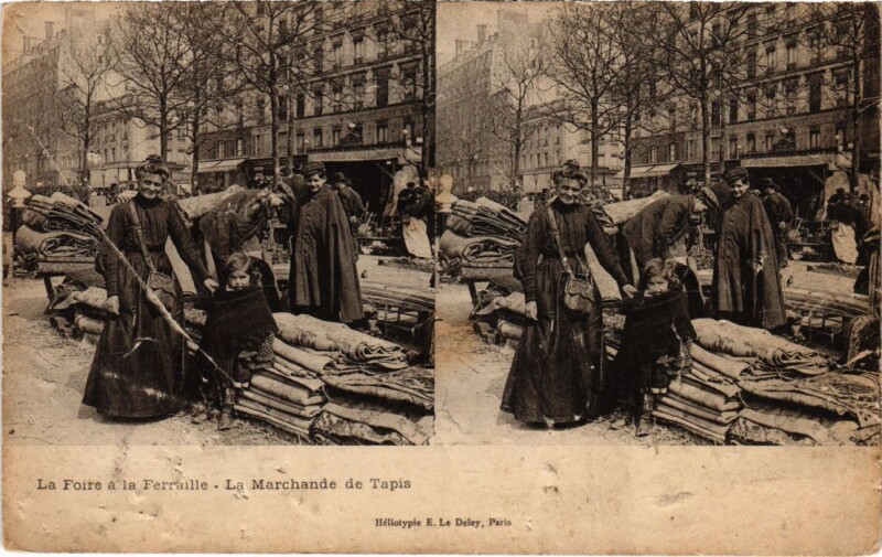 Carte postale ancienne La Foire à la Ferraille - La Marchande de Tapis à Paris 11e