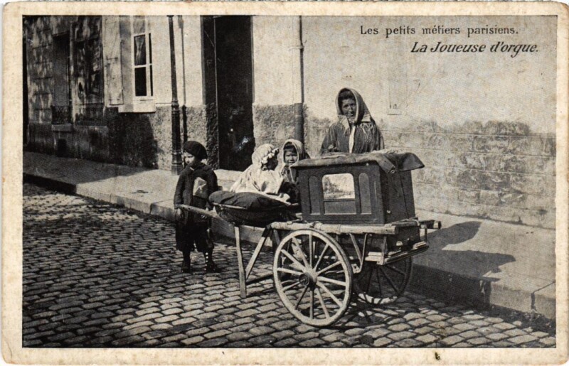 Carte postale ancienne Paris Petits Metiers la joueuse d'orgue