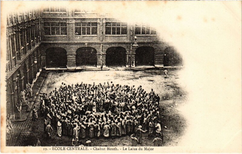 Carte postale ancienne Paris 3e Ecole Centrale Chahut Bizuth Le Laius du Major à Paris 3e