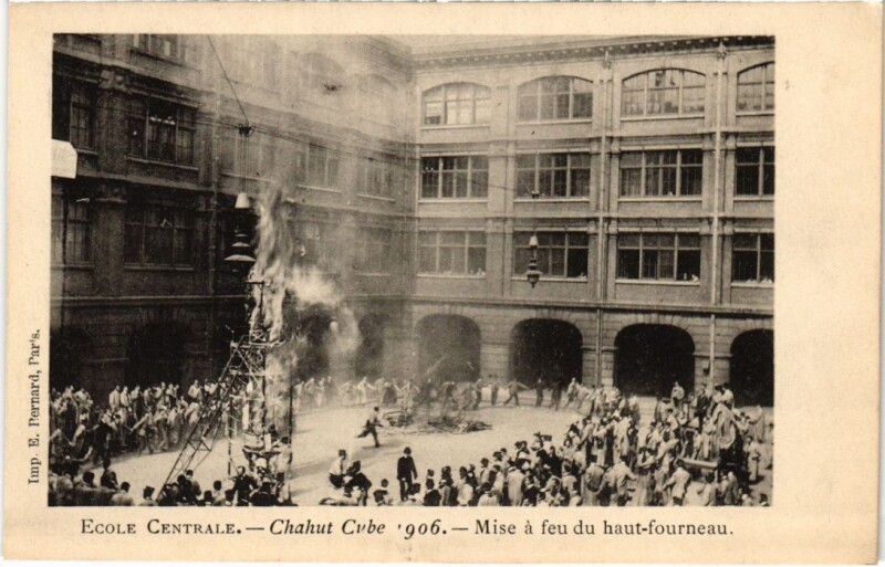 Carte postale ancienne Paris 3e Ecole Centrale Chahut Cube 1906 Mise a feu haut-fourneau à Paris 3e