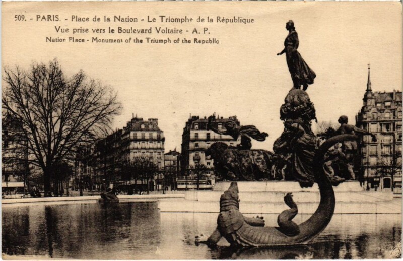 Carte postale ancienne Paris 11e triomphe de la Republique Place de la nation à Paris 11e