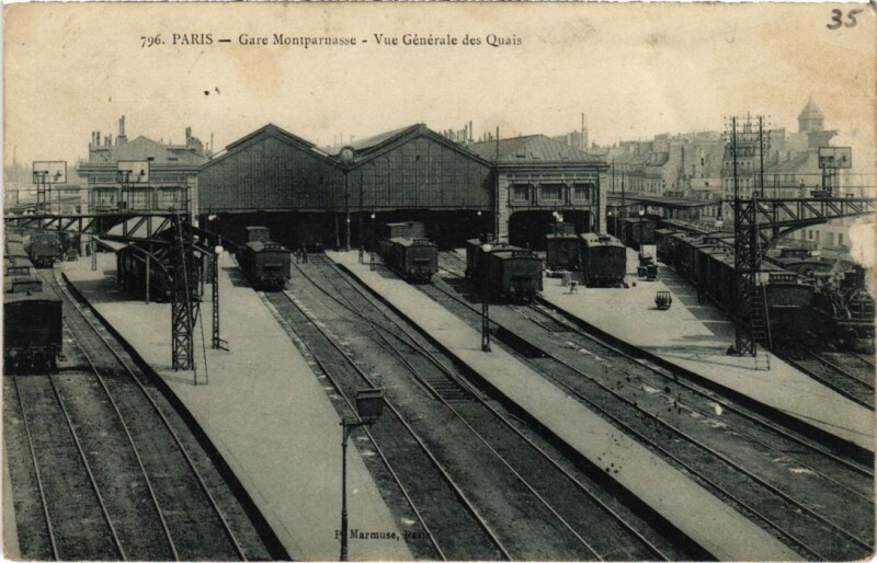 Carte postale ancienne Gare Montparnasse - Vue Générale des Quais à Paris 15e