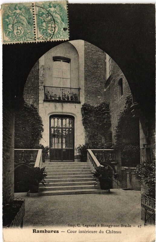 Carte postale ancienne Rambures Cour Interieure du Chateau à Rambures