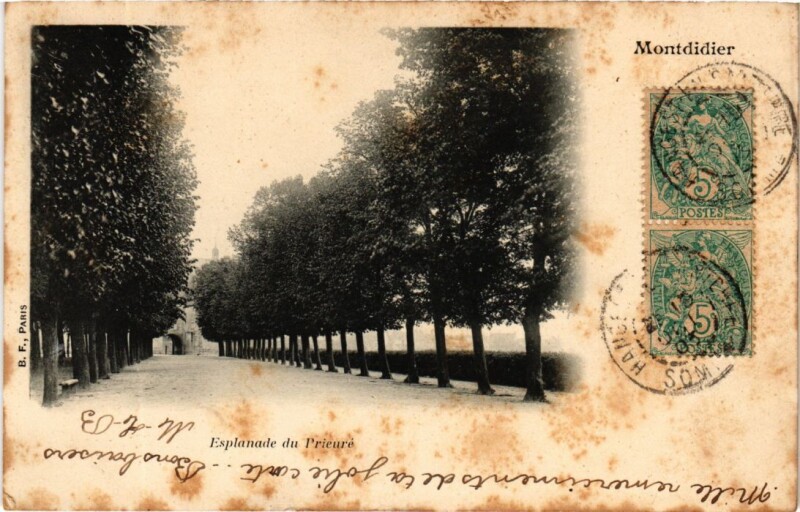 Carte postale ancienne Montdidier Esplanade du Prieure à Montdidier
