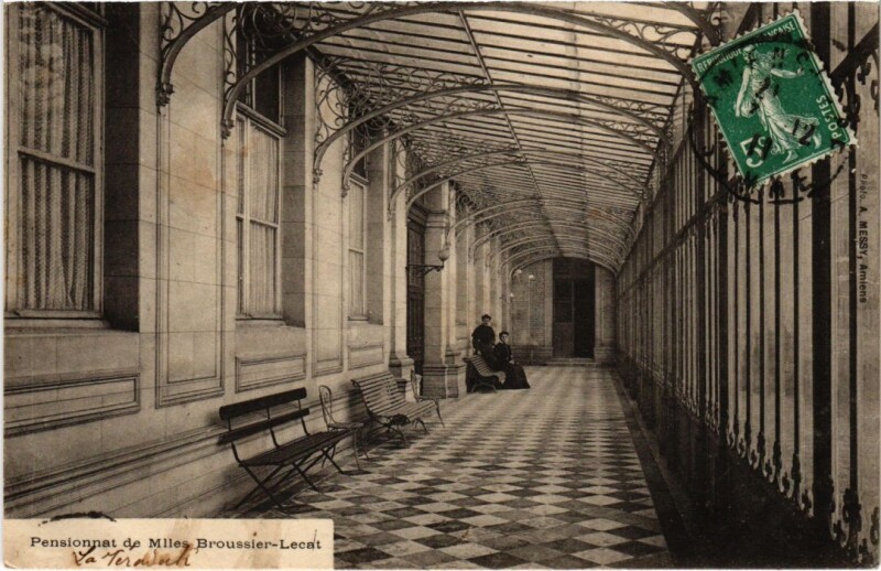 Carte postale ancienne Pensionnat de Miles Broussier-Lecat