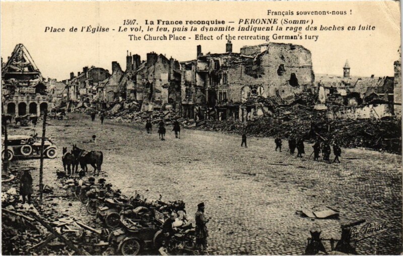 Carte postale ancienne Peronne Place de l'Eglise - Les Ruines