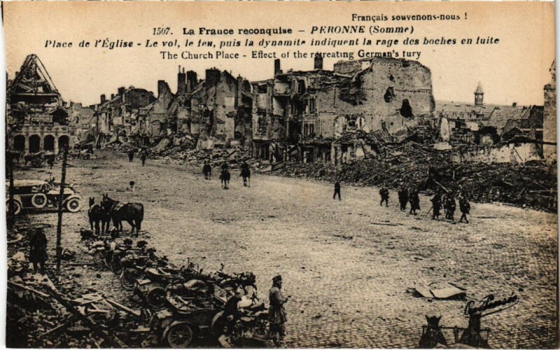 Carte postale ancienne Peronne Place de l'Eglise - Les Ruines