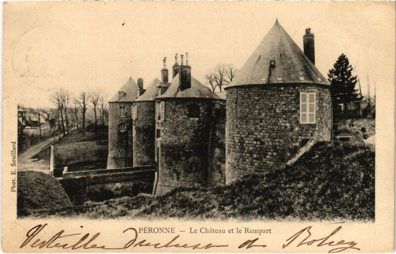 Carte postale ancienne Peronne Le Chateau et le Rempart