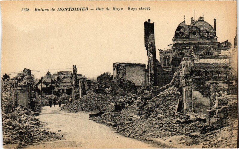 Carte postale ancienne Montdidier Ruines - Rue de Roye à Montdidier