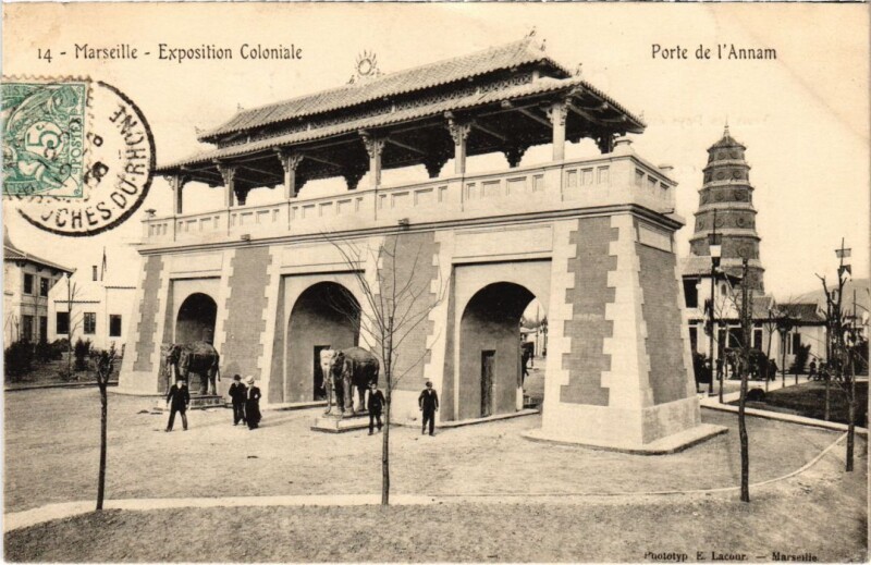 Carte postale ancienne Marseille Exposition Coloniale - Porte de l'Annam à Marseille