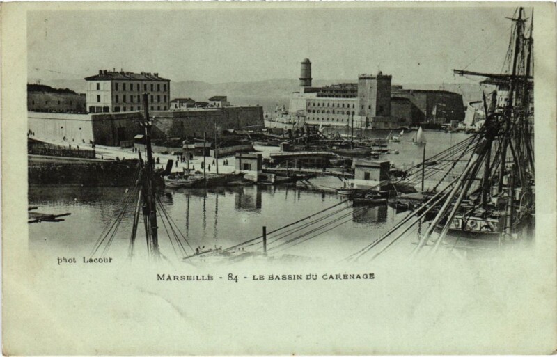 Carte postale ancienne Marseille Le Bassin du Carenage à Marseille