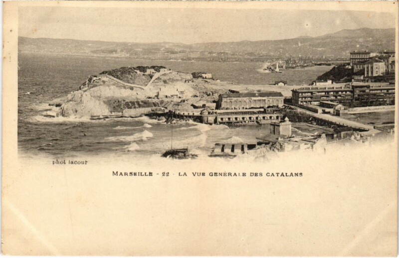 Carte postale ancienne Marseille La Vue Generale des Catalans à Marseille