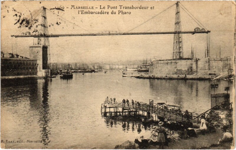 Carte postale ancienne Marseille Le Pont Transbordeur et l'Embarcadere du Pharo à Marseille