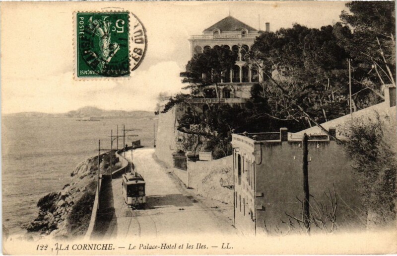 Carte postale ancienne Marseille La Corniche - Le Palace-Hotel et les Iles à Marseille