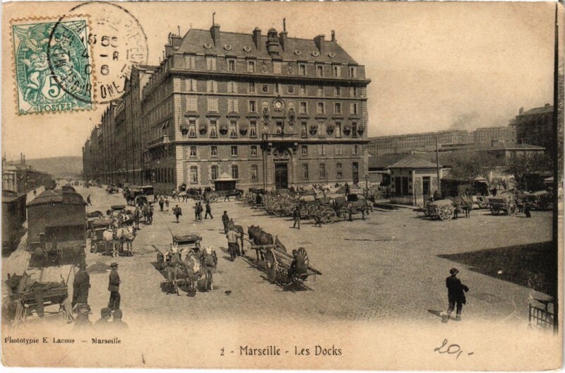 Carte postale ancienne Marseille Les Docks à Marseille
