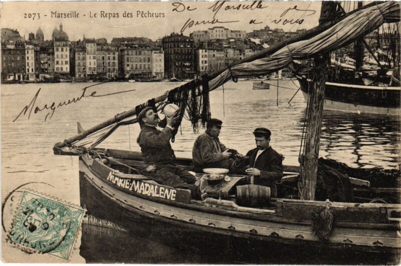 Carte postale ancienne Marseille Le Repas des Pecheurs à Marseille