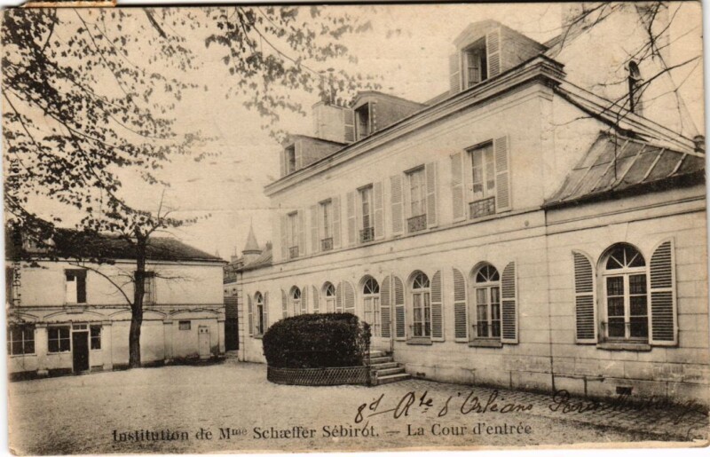 Carte postale ancienne Institution de Madame Schaeffer Sébirot - La Cour d'entrée à Paris 14e