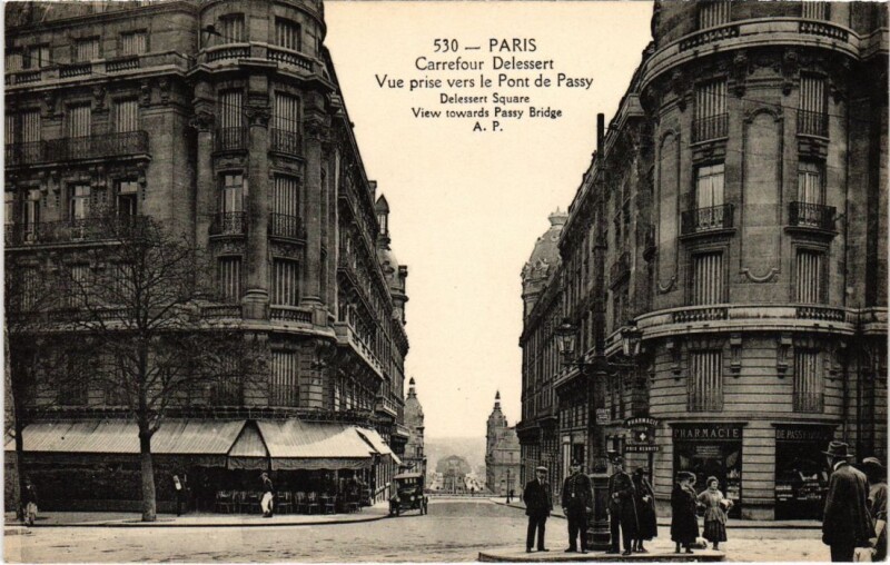 Carte postale ancienne Carrefour Delessert - Vue prise vers le Pont de Passy à Paris 16e