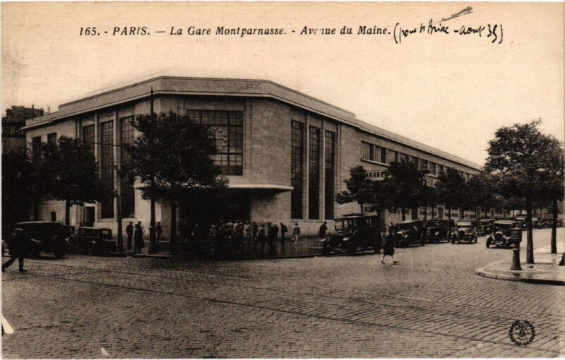 Carte postale ancienne La Gare Montparnasse - Avenue du Maine à Paris 15e