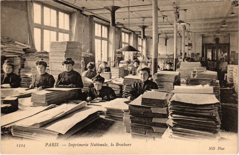 Carte postale ancienne Imprimerie Nationale, la Brochure à Paris 3e