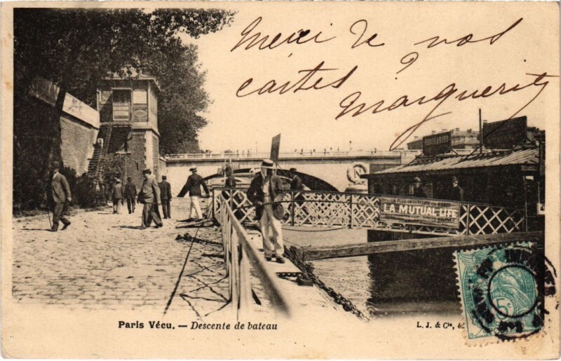 Carte postale ancienne Paris Vecu. descente de bateau