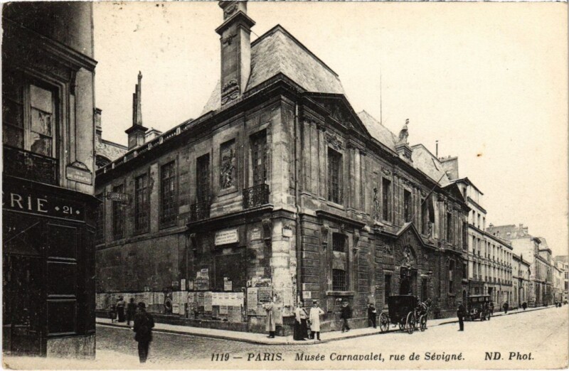 Carte postale ancienne Paris 3e Musee Carnavalet rue de Sevigne à Paris 3e