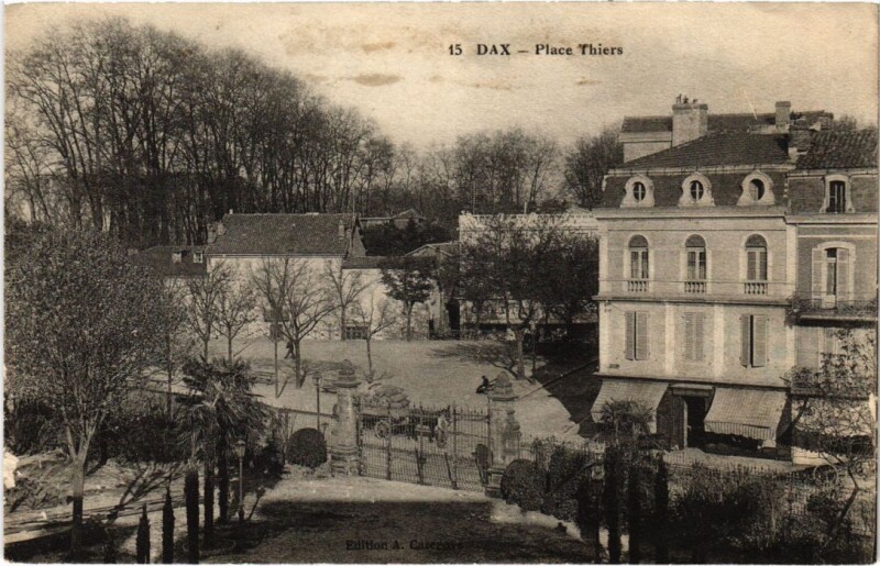 Carte postale ancienne Dax Place Thiers